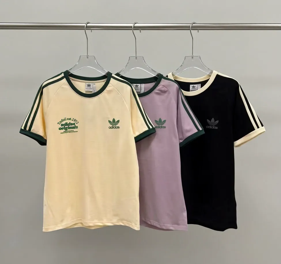 Adida Clover New Arrival Retro Ribbon Thread Women's Slim Short Sleeve! ADClassic Retro sports series three-striped short sleeves. The surface of the fabric is threaded, so it is also called threaded T. It has a slim fit and raglan sleeve design, which makes it look slimmer. The three-stripes are not the previous webbing. This season, they are made of knitted cotton fabrics that are cut and stretched using a special machine. A T, 4 kinds of fabrics, imitation thread + thread + Black knitted T-shirt material + same color collar striped knitted material. A must-have for hot girls! Clover girl! The Versatile model is out on the street! Style No.: A 225# Color: Black, Apricot, Purple, Size: S-2XL